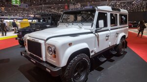 Σε έργο τέχνης μετετράπη η οροφή ενός Land Rover του 1966