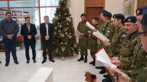 Ευχές και χριστουγεννιάτικα κάλαντα στον Περιφερειάρχη Κρήτης 