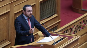 Παρασύρης: Έχετε ανοίξει την όρεξη σε αρπακτικά. Με το ιδιωτικό χρέος αποσαθρώνετε την κοινωνική συνοχή