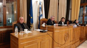 Τελευταία "παράσταση" με πολλή συγκίνηση στο αποχαιρετιστήριο δημοτικό συμβούλιο του Λαμπρινού!