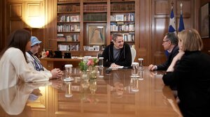 Ο Κυριάκος Μητσοτάκης συναντήθηκε με εγκαυματίες