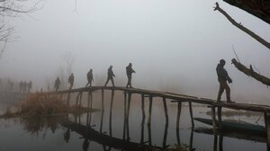  Ινδία: Η πυκνή ομίχλη έχει «παραλύσει» τις πτήσεις και τα δρομολόγια τρένων στο Νέο Δελχί