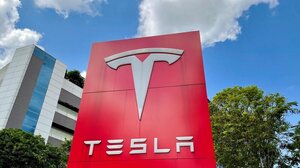 Tesla: Γιατί ανακαλεί πάνω από 1,6 εκατ. αυτοκίνητα στην Κίνα