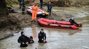 Κορυφώνεται η αγωνία για τον 45χρονο που παρασύρθηκε από χείμαρρο - Πού επικεντρώνονται οι έρευνες