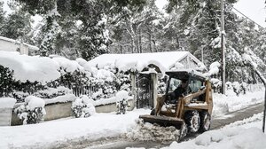 Κορυφώνεται η κακοκαιρία – Επί ποδός ο κρατικός μηχανισμός, νέα σύσκεψη και κλειστά σχολεία