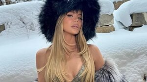 Khloe Kardashian: Ποζάρει με μπικίνι και ψεύτικη γούνα στα χιόνια