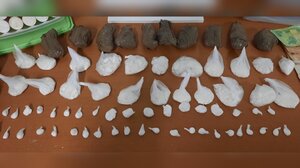 Δεκάδες "φιξάκια" κοκαϊνης και δύο συλλήψεις στην Ιεράπετρα