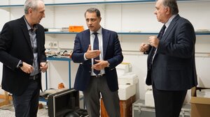 Στις εγκαταστάσεις της Ελληνικής Επιτροπής Ατομικής Ενέργειας o Μ. Σενετάκης