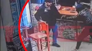 Ληστής απείλησε με σφυρί υπάλληλο βενζινάδικου κι εκείνος τον κυνήγησε με σκουπόξυλο