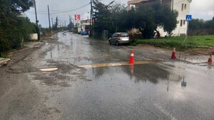 Φτιάχνουν το δρόμο αλλά δεν κλείνουν τα χαντάκια! 