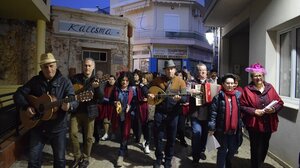 Αναβίωσε το έθιμο των παραδοσιακών καντάδων στα Μάλια 