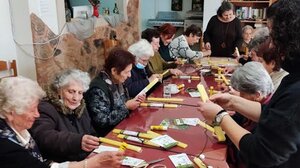 Έφτιαξαν πασχαλινές λαμπάδες για τα παιδιά που φιλοξενεί το «Χαμόγελο του Παιδιού» 