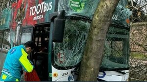 Βρυξέλλες: Τουριστικό λεωφορείο έπεσε σε δέντρο - Τουλάχιστον 10 οι τραυματίες
