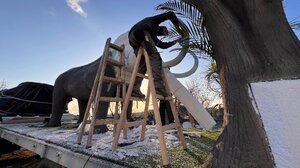 Ο αρχιμάστορας των αρμάτων φέτος "κλωνοποιεί" τα μαμούθ