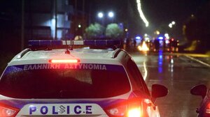 Βύρωνας: Έκρηξη από γκαζάκια σε είσοδο πολυκατοικίας