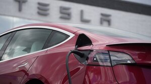 Tesla: Θα απολύσει πάνω από το 10% του προσωπικού της