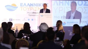 Αρναουτάκης: Συνεργούμε για να καταστήσουμε τον τουρισμό της Κρήτης πρότυπο ανάπτυξης