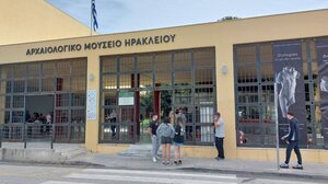 Ερημιά γύρω από το Αρχαιολογικό Μουσείο- Σε απόγνωση οι καταστηματάρχες (video)