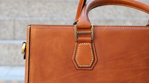 Έκλεψε την τσάντα εργαζόμενης από επιχείρηση αλλά δεν γλίτωσε τη σύλληψη 