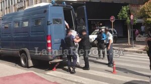 Κλούβα που μετέφερε τον βαρυποινίτη Αλκέτ Ριζάι "έμεινε" στις στροφές του Δομοκού