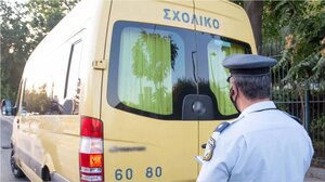 Αναζητούνται ο οδηγός και η συνοδός που ξέχασαν αγοράκι για 6 ώρες μέσα σε σχολικό