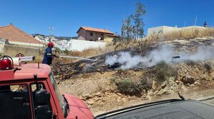 Φωτιά στη συνοικία Μύλος κινητοποίησε την Πυροσβεστική