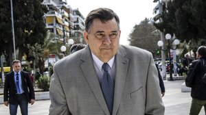 Γιώργος Καρατζαφέρης: Συµπαρίσταµαι στη θλίψη του κ. Καραµανλή για τον Άρη Σπηλιωτόπουλο