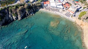 Ποια γνωστή παραλία μετατοπίστηκε κατά 20 μέτρα;