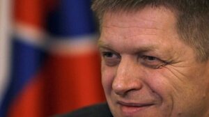 Ο πρωθυπουργός της Σλοβακίας Ρόμπερτ Φίτσο ψήφισε για τις ευρωεκλογές στο νοσοκομείο