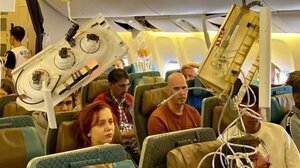 Singapore Airlines: Τουλάχιστον 20 επιβάτες στην εντατική με τραύματα στη σπονδυλική στήλη