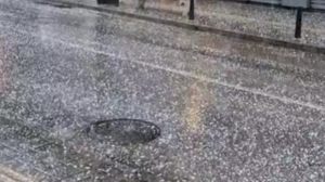 Ξάνθη: Άσπρισαν οι δρόμοι από την έντονη χαλαζόπτωση!