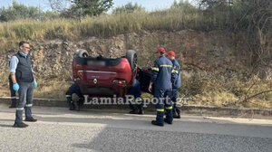 Αυτοκίνητο ανετράπη στη Λαμία - Στο νοσοκομείο ο οδηγός 