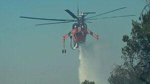 Σοκ: Πετούσαν πέτρες σε ελικόπτερο της πυροσβεστικής - Τι δηλώνει ο Μανώλης Κοκοσάλης