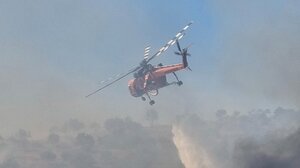 Υπό μερικό έλεγχο η φωτιά στον Ασπρόπυργο - Χωρίς ενεργό μέτωπο στον Κορυδαλλό    