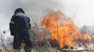 «Πύρινος» εφιάλτης: Σε ύφεση οι φωτιές στην Αθήνα – Δοκιμάζονται Κως, Χίος και Ζάκυνθος