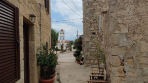 Καλυβιανή: Μικρό, παραδοσιακό χωριό με θέα... τα Αντικύθηρα!