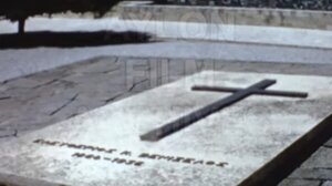 Στους Τάφους των Βενιζέλων στα Χανιά ... σχεδόν μισό αιώνα πριν!