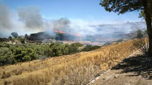 Φωτιά στη Σύρο – Εκκενώνεται η περιοχή Χρούσα