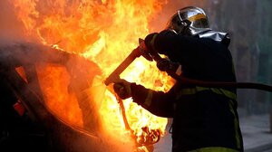 Μεγάλη φωτιά στο Αιγάλεω: Μήνυμα του 112