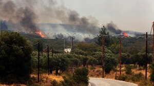 Κομοτηνή: Διάσπαρτες εστίες φωτιάς στην περιοχή Αμπελάκια Ροδόπης