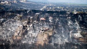 Επιζήσασα στο Μάτι: Τρεις φορές πήγα στο χείλος του θανάτου