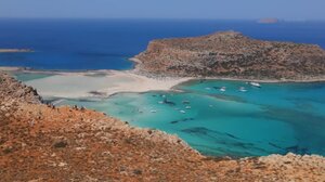 Επιχείρηση απομάκρυνσης 27χρονης τουρίστριας που τραυματίστηκε στον Μπάλο