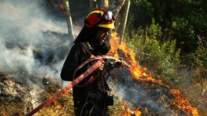 Μαίνονται οι φωτιές στο Φαλακρό της Δράμας και στο όρος Πάικο Πέλλας