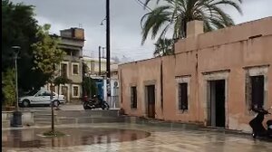 Αλλού βροχή με το... τουλούμι και στην Κρήτη ψιλόβροχο!