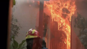 Πυροσβέστης απέτρεψε γυναίκα να μπει στο σπίτι της λίγο πριν γίνει έκρηξη