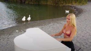 Ένα πιάνο στην Πρέβελη και η μοναδική ομορφιά της κρητικής φύσης