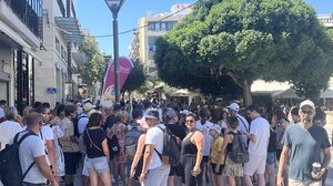 "Μελίσσι" οι τουρίστες στο κέντρο του Ηρακλείου! 