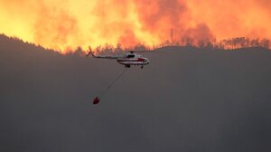 Σμύρνη: Συνεχίζεται η μάχη στα πύρινα μέτωπα - Νέα εστία πυρκαγιάς στα Βουρλά