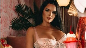 Πρωταγωνίστρια αισθησιακών ταινιών συνελήφθη για αναρτήσεις στο OnlyFans 