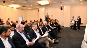 «Είμαστε όλοι έξω με αναστολή» - Γιατί το είπε ο Αρναουτάκης και τι εννοούσε! 